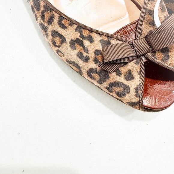 Isaac Mizrahi Suede Leather Leopard Print Peep Toe Flat Pump Size 8.5 - Picture 3 of 6